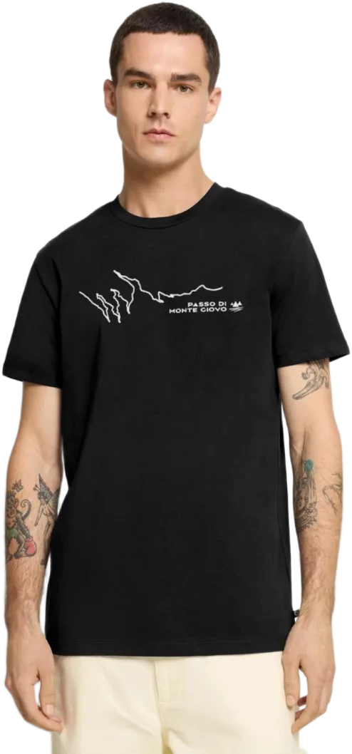 Model im Premium Bio T-Shirt mit dem Motiv Jaufenpass Straßenverlauf